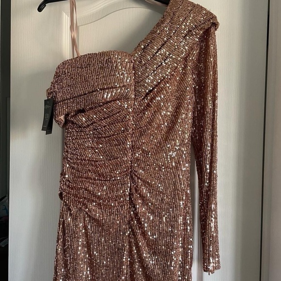 Nwt Ieena for Mac Duggal Sequined Drop Shoulder Faux Wrap Gown in Copper - Picture 8 of 15